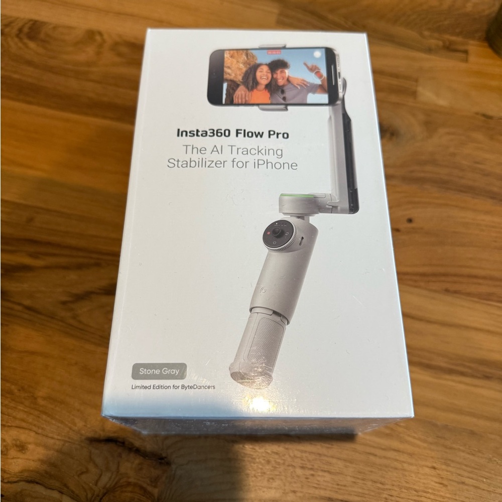 Insta360 Flow Pro AI Tracking Stabilizer for iPhone - Stone Gray